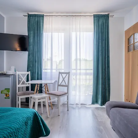 ゲストハウス Amber ミエンジボジェ